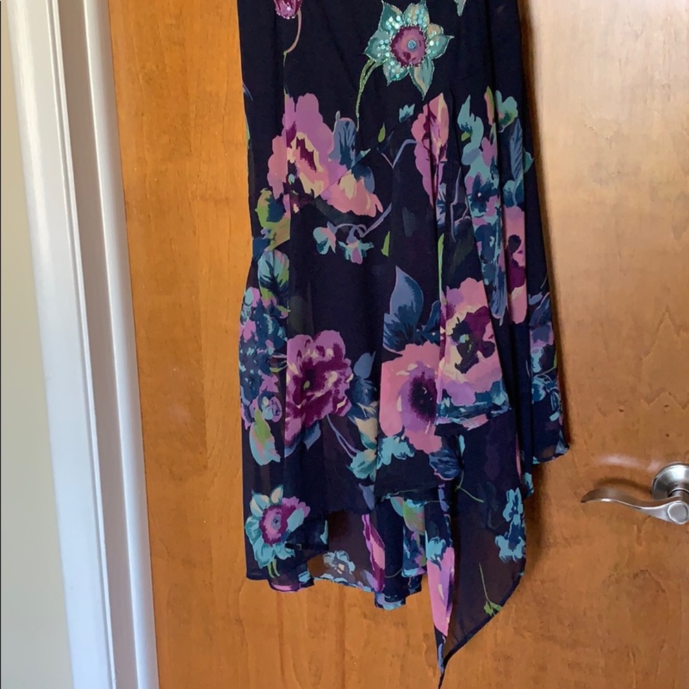 Floral designed thick strap dress - Picture 2 of 6